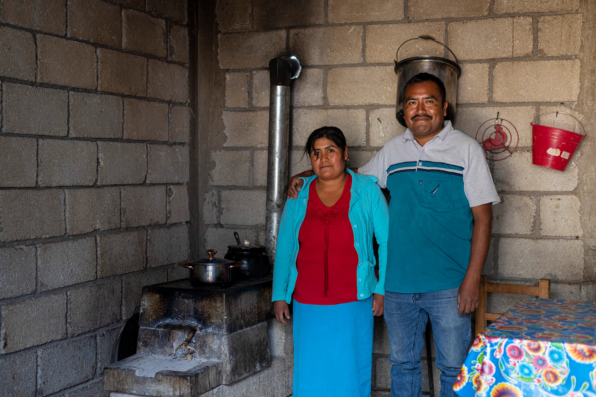 Microsol_Mexico couple beside their cookstove